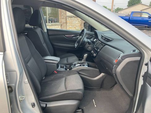 Used 2020 Nissan Rogue SV FWD image 14