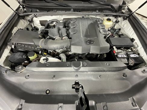 Used 2014 Toyota 4Runner Limited image 29