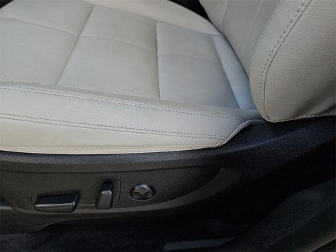 Used 2023 Kia Telluride EX w/ EX Captain's Chair Package image 22