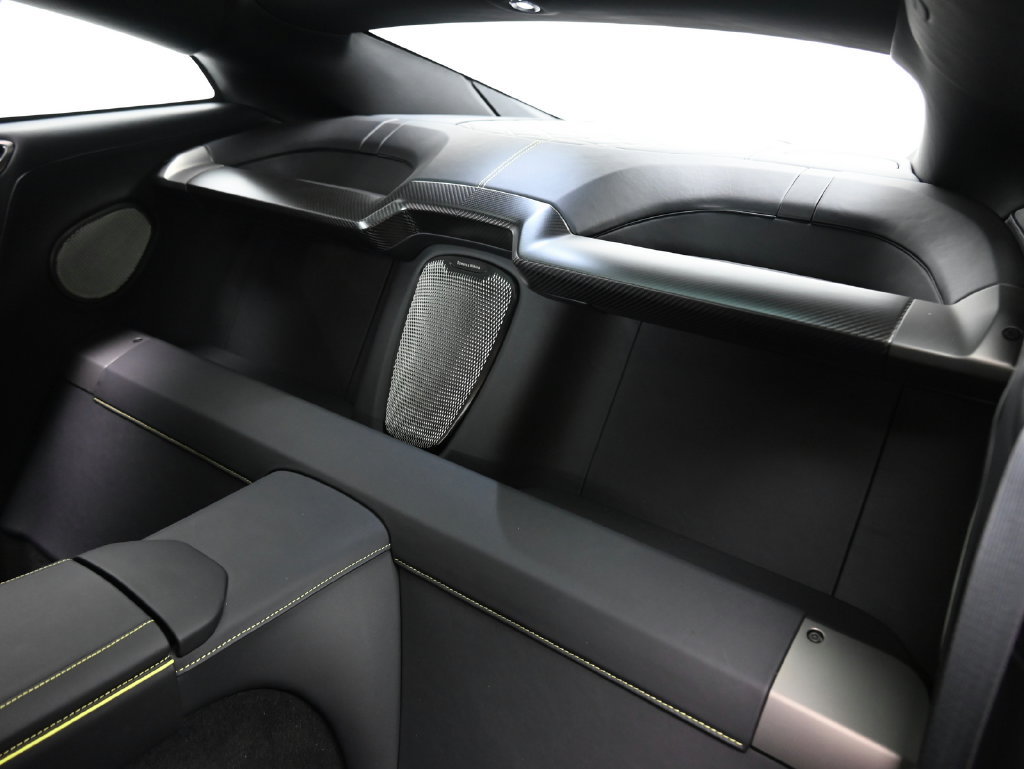 Used 2025 Aston Martin Vanquish RWD image 10
