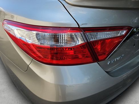 Used 2015 Toyota Camry SE FWD image 18