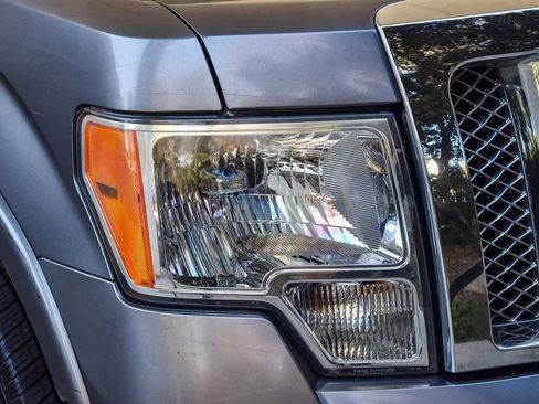 Used 2011 Ford F150 Lariat w/ Lariat Chrome Pkg image 8