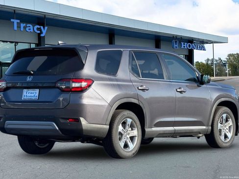New 2025 Honda Pilot EX-L image 4