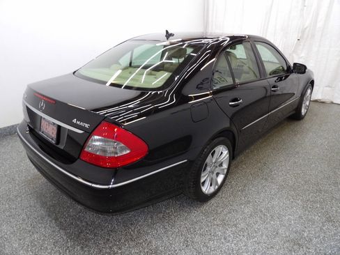 Used 2009 Mercedes-Benz E 350 4MATIC Sedan image 6