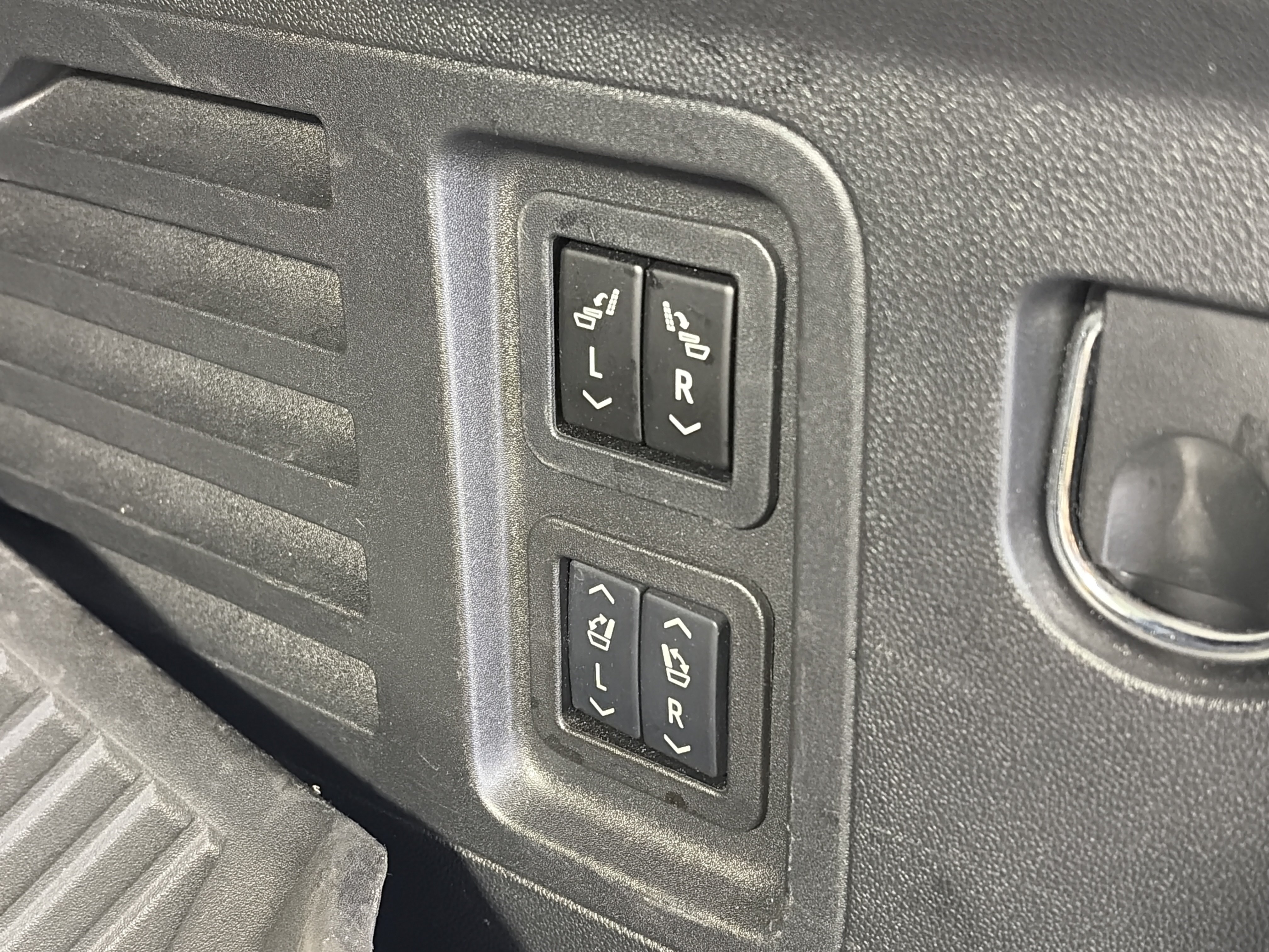 Certified 2024 GMC Acadia Denali w/ LPO, Floor Liner Package AWD/4WD image 16