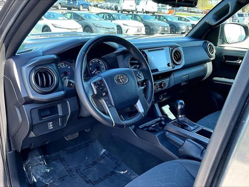 Used 2017 Toyota Tacoma TRD Sport w/ Tow Package (A/T) AWD/4WD image 17