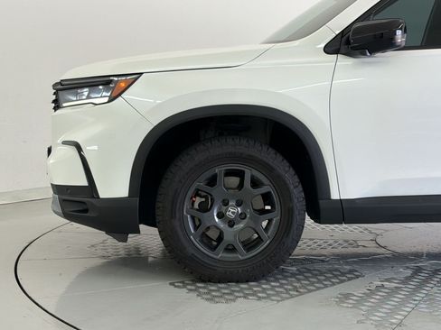 Used 2025 Honda Pilot TrailSport image 27