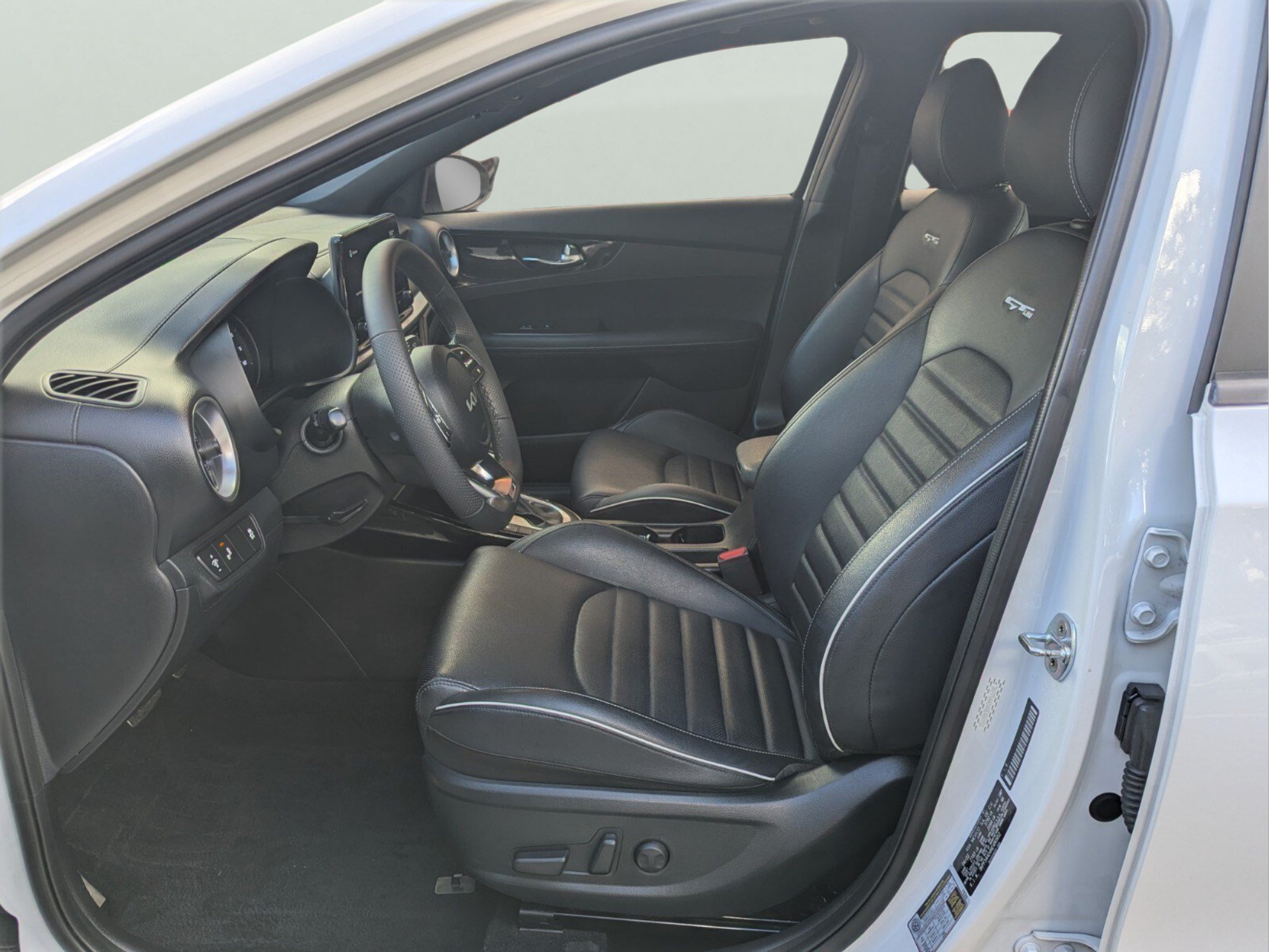 Used 2022 Kia Forte GT-Line w/ GT-Line Premium Package FWD image 11