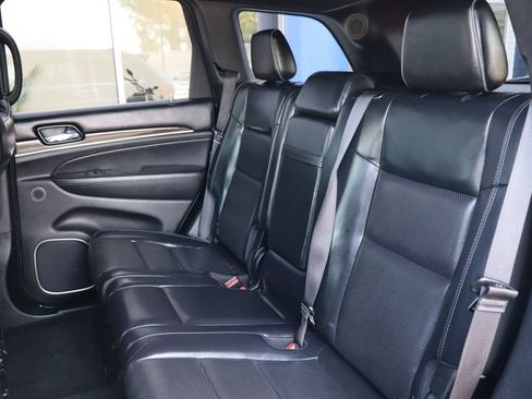 Used 2019 Jeep Grand Cherokee Overland AWD/4WD image 11