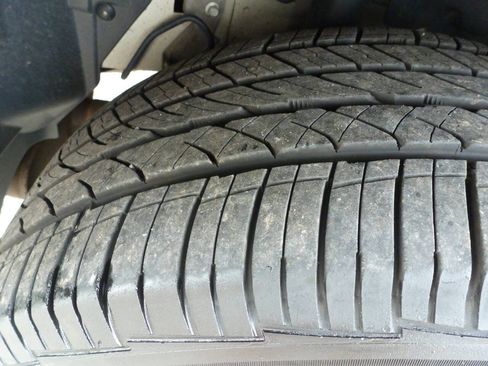 Used 2018 Ford Explorer XLT w/ Equipment Group 202A AWD/4WD image 20