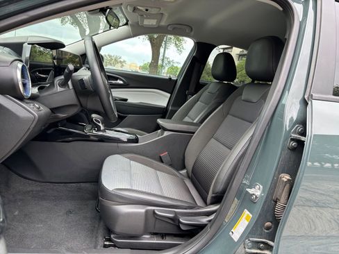 Used 2025 Chevrolet Trax LT w/ LT Convenience Package image 22