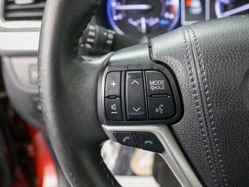 Used 2019 Toyota Highlander SE AWD/4WD image 18