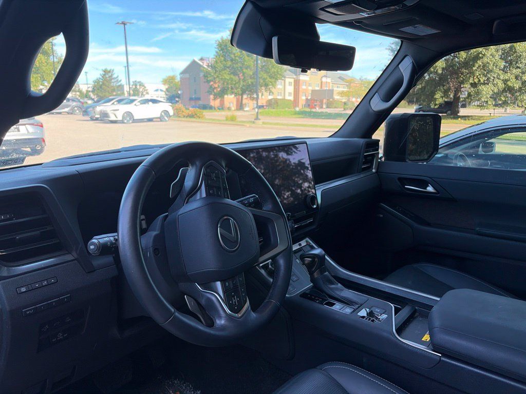 Used 2024 Lexus GX 550 w/ Accessory Package (Z1) AWD/4WD image 6
