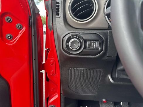 Used 2018 Jeep Wrangler Unlimited Sport S AWD/4WD image 30
