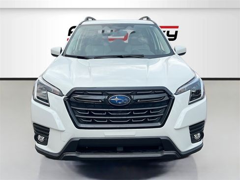 Used 2024 Subaru Forester Premium image 2