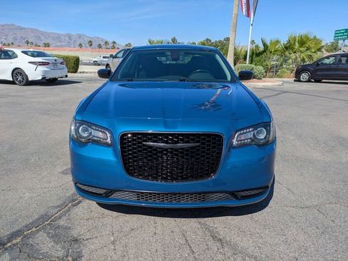 Used 2020 Chrysler 300 Touring w/ Sport Appearance Package RWD image 4