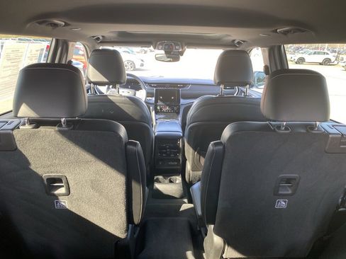 Used 2023 Jeep Grand Cherokee L Laredo image 19