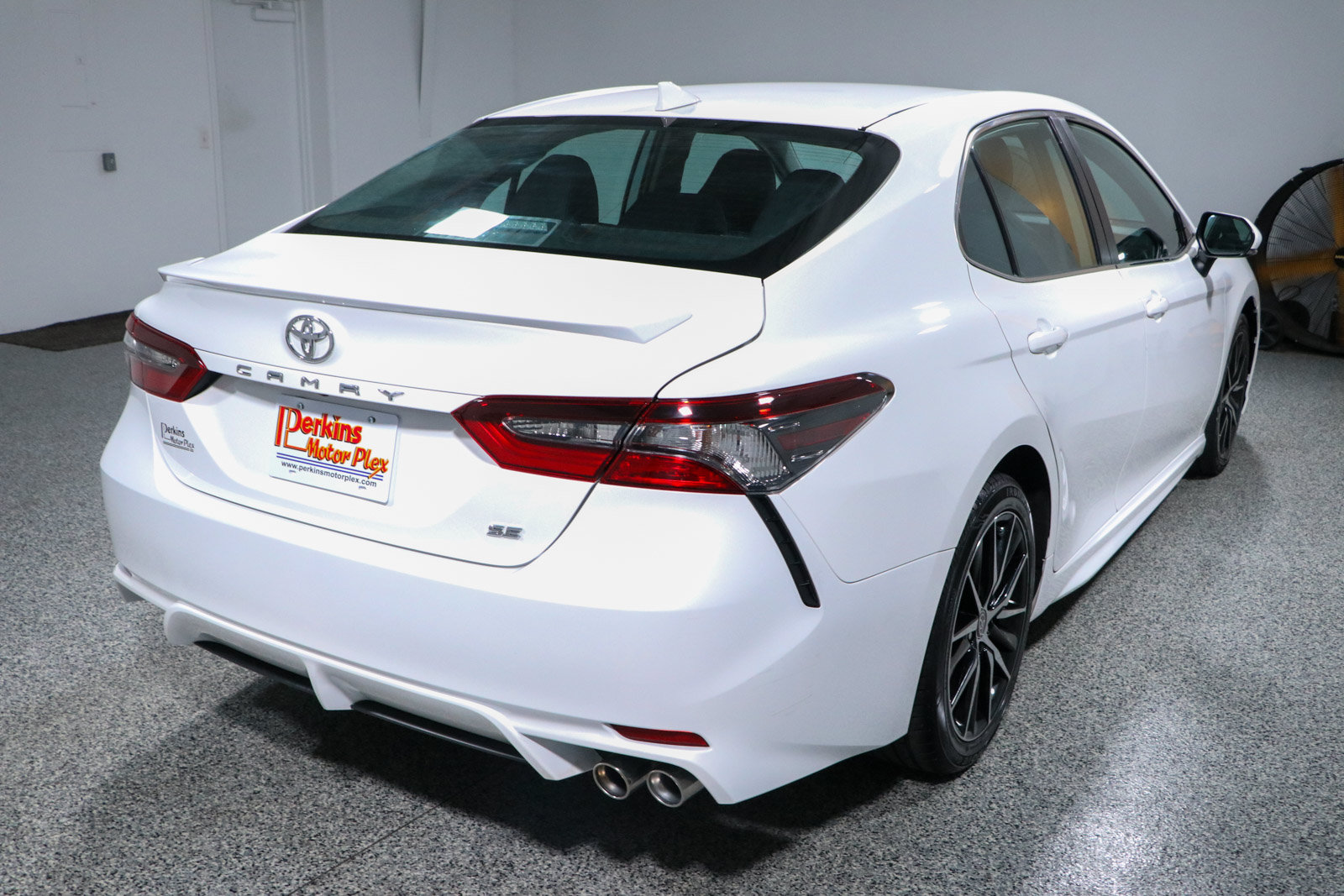 Used 2023 Toyota Camry SE FWD image 7