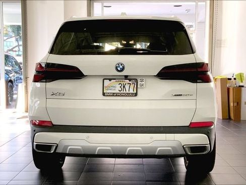 Used 2024 BMW X5 xDrive50e w/ Parking Assistance Package AWD/4WD image 4