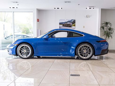 Used 2025 Porsche 911 Carrera RWD image 7
