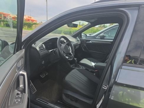 Used 2023 Volkswagen Tiguan SE R-Line AWD/4WD image 2