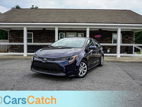Used 2020 Toyota Corolla LE FWD image 1