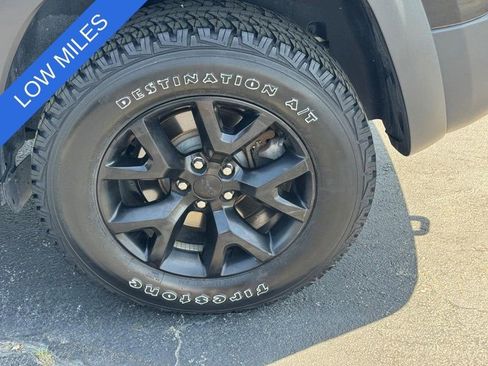 Used 2016 Jeep Cherokee Trailhawk w/ Cold Weather Group AWD/4WD image 9