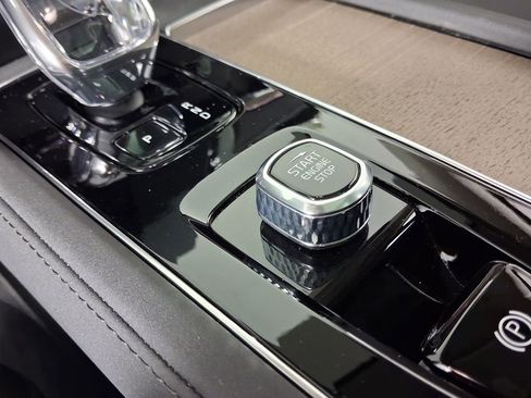 Used 2025 Volvo XC90 B6 Plus w/ Protection Package Premier image 25