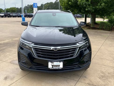 Used 2024 Chevrolet Equinox LS w/ LS Convenience Package FWD image 2