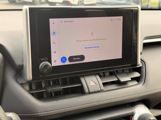 Used 2023 Toyota RAV4 XLE FWD image 28