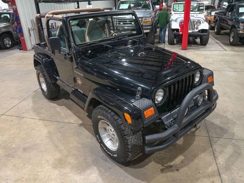 Used 2002 Jeep Wrangler Sahara AWD/4WD image 14
