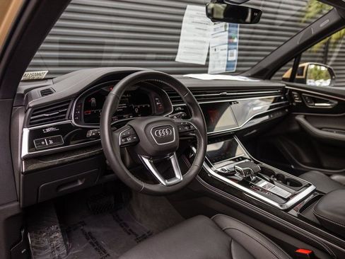 Used 2025 Audi Q7 3.0T Prestige image 4