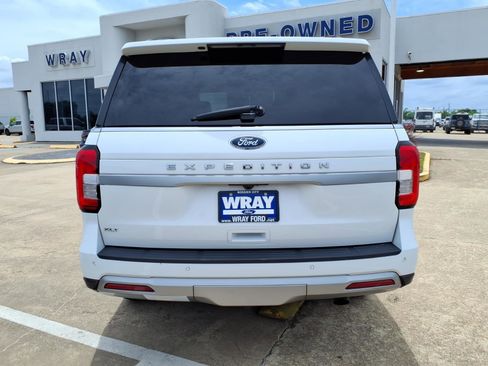Used 2024 Ford Expedition XLT RWD image 3