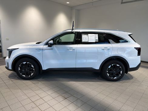 Used 2025 Kia Sorento S w/ Panoramic Sunroof Package FWD image 2