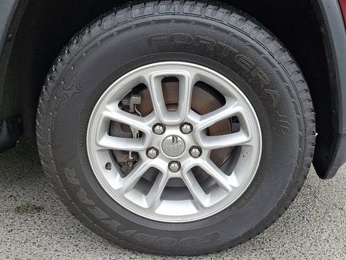 Used 2018 Jeep Grand Cherokee Laredo AWD/4WD image 8