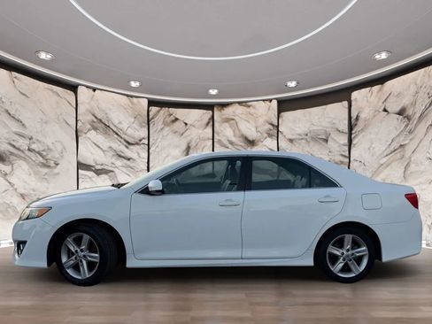 Used 2014 Toyota Camry SE image 3