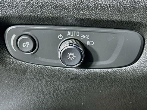 Used 2023 Chevrolet Traverse LT FWD image 17