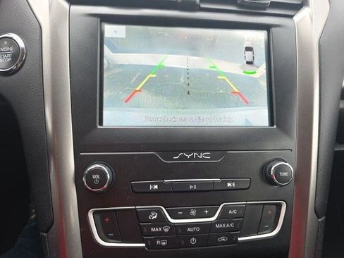 Used 2019 Ford Fusion SE image 16