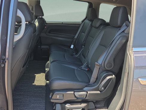 Certified 2023 Honda Odyssey Touring image 11