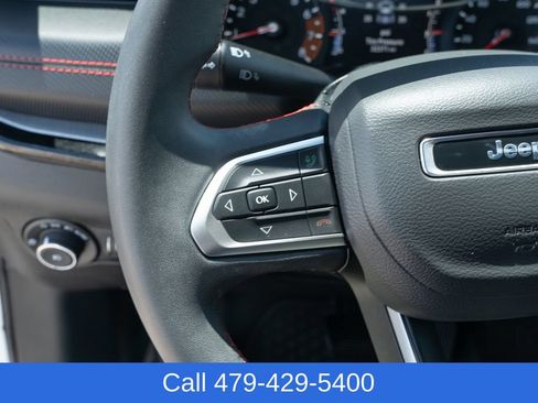 Used 2025 Jeep Compass Trailhawk AWD/4WD image 25