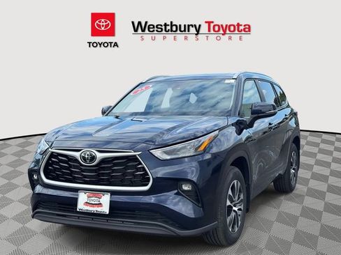 Certified 2025 Toyota Highlander XLE AWD/4WD image 5