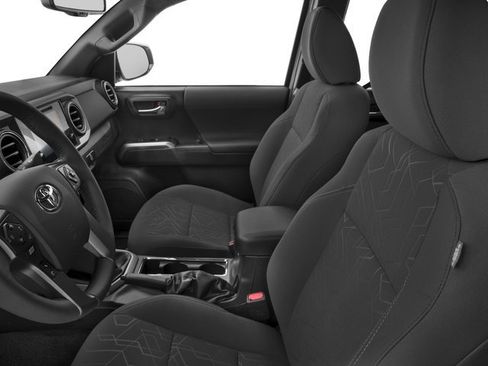 Used 2017 Toyota Tacoma TRD Off-Road image 10