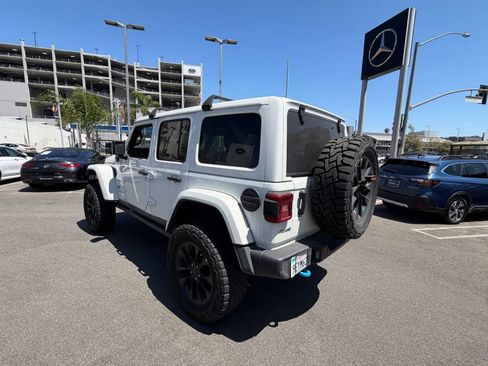 Used 2022 Jeep Wrangler Unlimited Sahara w/ Cold Weather Group AWD/4WD image 3