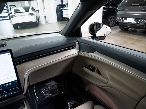 Used 2025 Volvo EX90 Plus image 11