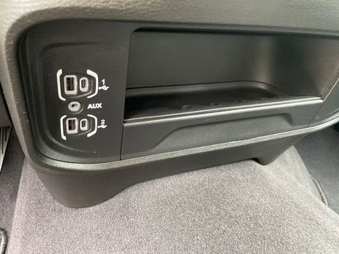 Used 2025 RAM 2500 Big Horn AWD/4WD image 35