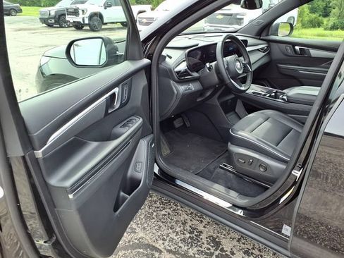 Used 2025 Buick Enclave Preferred AWD/4WD image 21