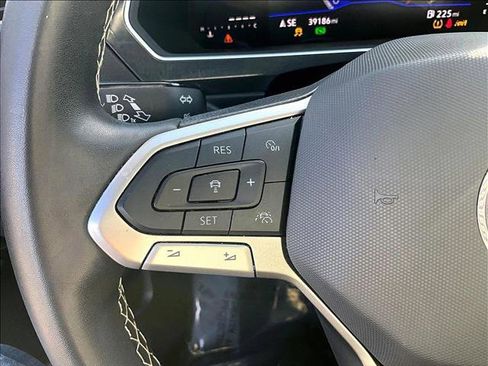 Used 2023 Volkswagen Tiguan SE w/ Panoramic Sunroof Package image 20