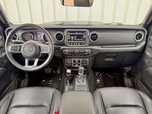 Used 2018 Jeep Wrangler Unlimited Sahara AWD/4WD image 33