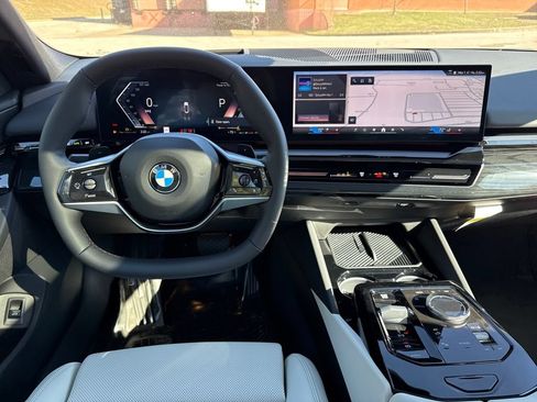 Used 2026 BMW 530i xDrive w/ Premium Package AWD/4WD image 21