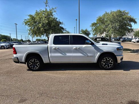Used 2025 RAM 1500 Laramie AWD/4WD image 10